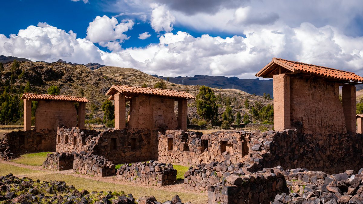 JoelPalacios655's tweet image. En la Ruta del Sol, Raqchi destaca como un punto de encuentro entre paisaje y espiritualidad, donde las estructuras incas reflejan la importancia ceremonial del altiplano.
Enlace:avalostours.com/la-ruta-del-so… 
#Peru #RutaDelSol #Raqchi #Cusco #Puno #ViajesPeru