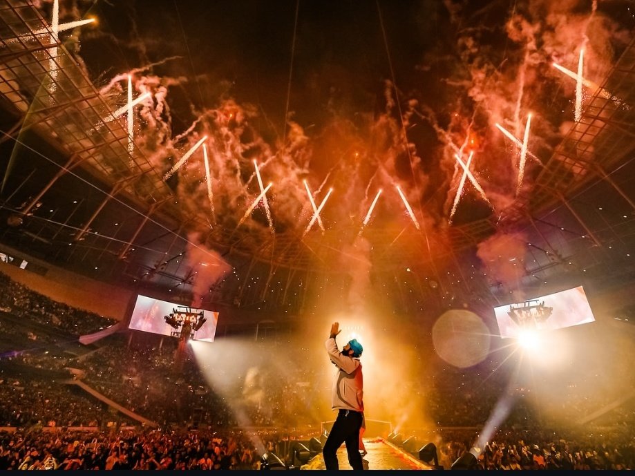 iamravi108's tweet photo. A voice that ruled playlists, hearts & YouTube records. 🎶❤️
As Arijit Singh takes a pause/retirement from playback singing, here’s a look at his
🔥 Top 10 Most Viewed Songs on YouTube as of today
Thread 🧵👇
#ArijitSingh #ForeverArijit #ArijitSinghRetirement
#UGCAct https://t.co/KE1bDr4Xzp