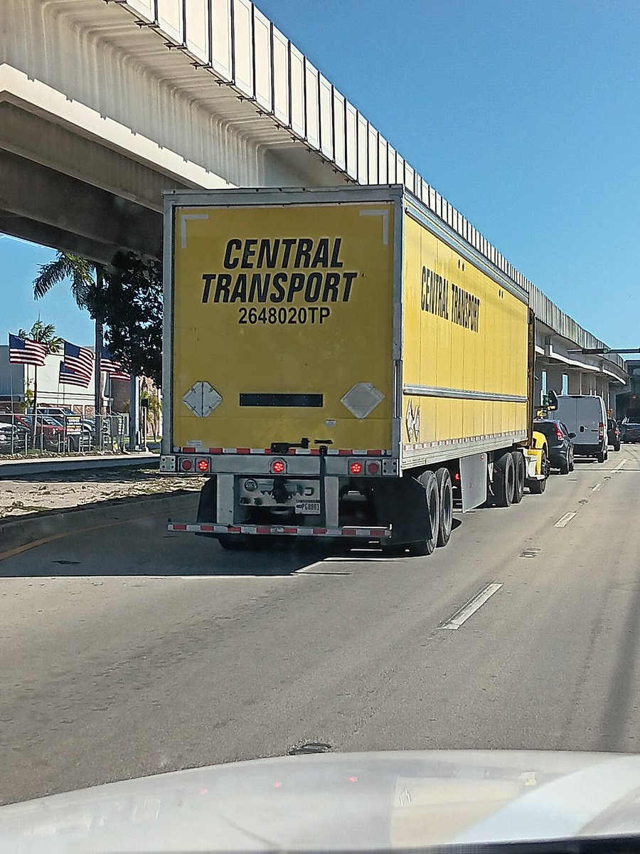UrbanYap's tweet photo. @centraltransprt Y'all need to tell this driver not to drive so aggressively in Miami. https://t.co/cVptOqHUYN