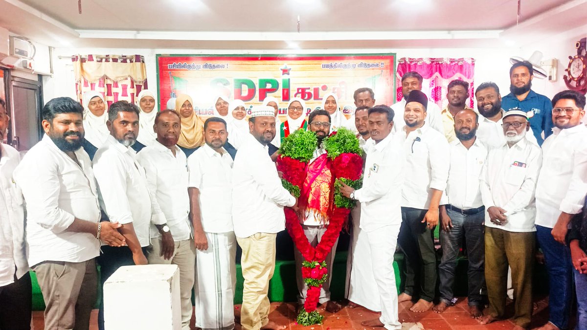 1YoungDemocrats's tweet photo. As Advocate R. Hassan Faizy (Tamilnadu) has been elected as National Organising committee member of Young Democrats, he was felicitated at welcome meet conducted by SDPI trichy District Committee of tamilnadu.

#youngdemocrats #SDPI
#YouthLeadership https://t.co/6XhBCJglv3