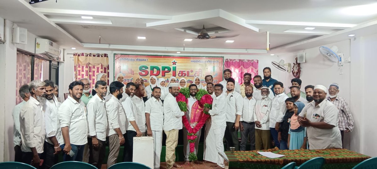 1YoungDemocrats's tweet photo. As Advocate R. Hassan Faizy (Tamilnadu) has been elected as National Organising committee member of Young Democrats, he was felicitated at welcome meet conducted by SDPI trichy District Committee of tamilnadu.

#youngdemocrats #SDPI
#YouthLeadership https://t.co/6XhBCJglv3