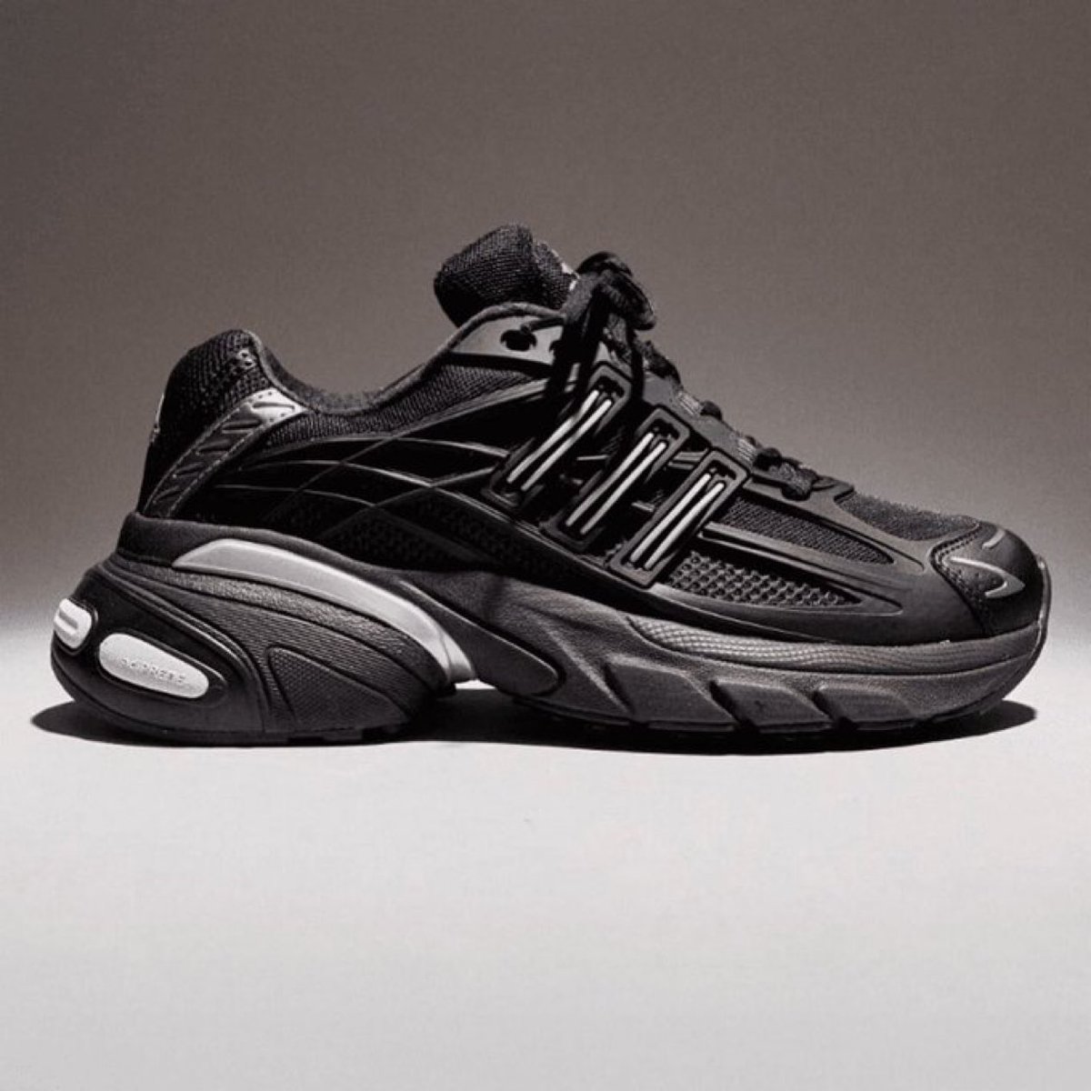 snkr_twitr's tweet photo. AD: Last sizes: adidas Adistar XLG 2.0 'Black/Silver'    

Shop -> https://t.co/bbnE6iA75k https://t.co/2hAhdgEBPU