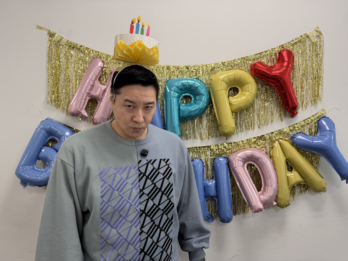 chocopla_mg's tweet photo. 🍿🥞Happy Birthday🍕🍩
     💥🏎️長田庄平🏍️💨

誕生日はそっとしてほしい派の本人とそれでも祝いたいスタッフの小競り合い。(巻き添えの相方) 新しいことへの探究心と趣味への熱量は衰え知らず！今年はとにかく健康第一で怪我なく過ごせますように🙏！

#長田庄平生誕祭
#おめでとうございます🎉 https://t.co/963thKSXs2