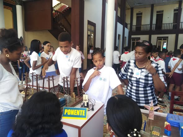 Comienzan las exposiciones de los niños en el evento de #RobocraftInnova 2026 muy interesante todo lo que dan a conocer #JovenClubGuantánamo