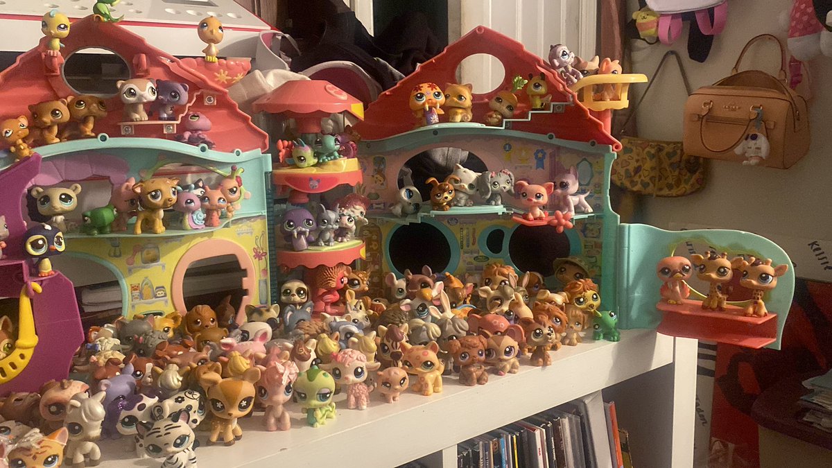 derpishy's tweet photo. missing this setup unfortunately it never fit all my lps nd i changed my room :(( https://t.co/GsJyYBtcrW