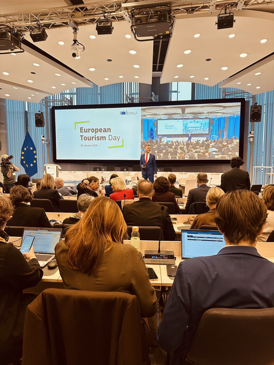 EstrellaUclm's tweet photo. It was a real honor to meet colleagues from the European Travel Commission during #EuropeanTourismDay at the @EU_Commission. Grateful for the inspiring discussions and exchanges around the D3HUB - EU Competence Centre to support data management in tourism destinations. https://t.co/5vfOjlvitk