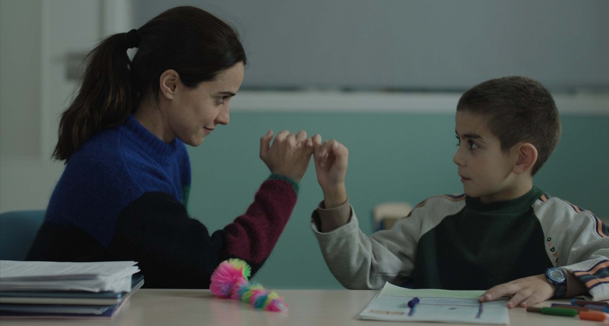 📚 Ya tenemos fecha en el calendario para #UnHijoPelícula: 8 de mayo en cines.

🎬 Presentada en el Cairo International Film Festival, esta emotiva historia basada en la premiada novela de Alejandro Palomas está protagonizada por Hugo Silva, Macarena García e Ian Cortegoso.