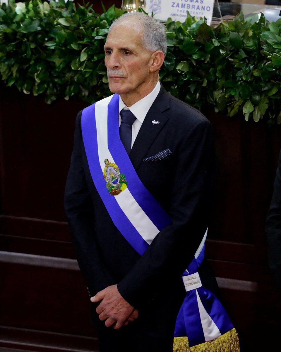 Felicidades y todo lo Mejor al nuevo Presidente de Honduras 🇭🇳 
Nasry Asfura <a href="/titoasfura/">Papi a la Orden</a> 

Dios Bendiga Honduras