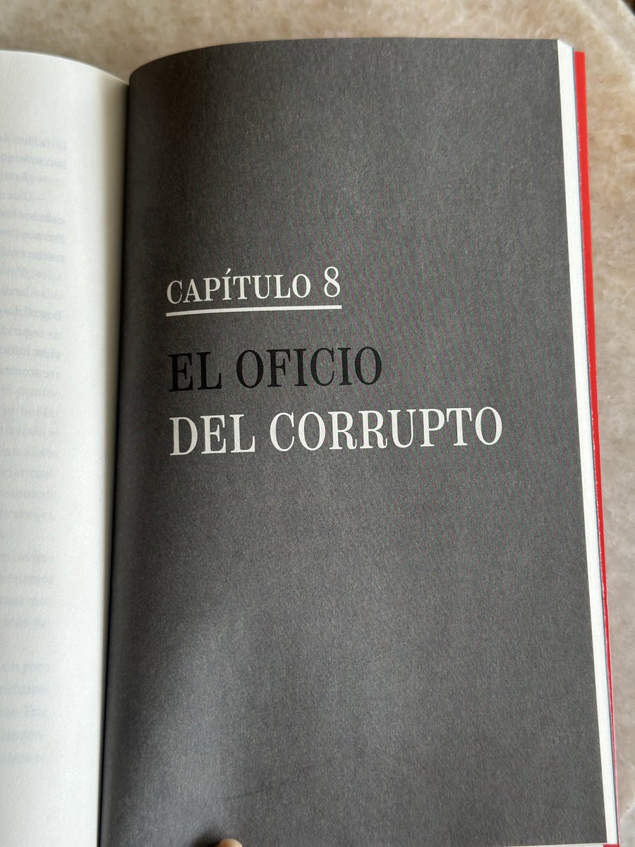 paulabolivar's tweet image. ¿CÓMO IDENTIFICAR A UN CORRUPTO?
En ‘El desastre de los decentes’ los invito a leer el capítulo 8: “El oficio del corrupto”, donde el profesor Óscar Alfonso explica el perfil del corrupto: qué le gusta, cómo actúa y hasta dónde está dispuesto a llegar.
#ElDesastreDeLosDecentes…