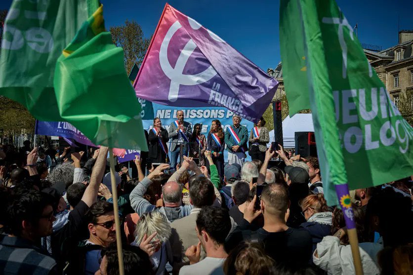 🟢 La tempête enfle chez les écologistes : plus de 250 (contre 50 hier) parlementaires, élus et cadres ont signé une tribune qui conteste la ligne du parti et appelle à un rapprochement avec la <a href="/FranceInsoumise/">La France insoumise</a>. Plusieurs signataires ont d’ores et déjà quitté le mouvement.