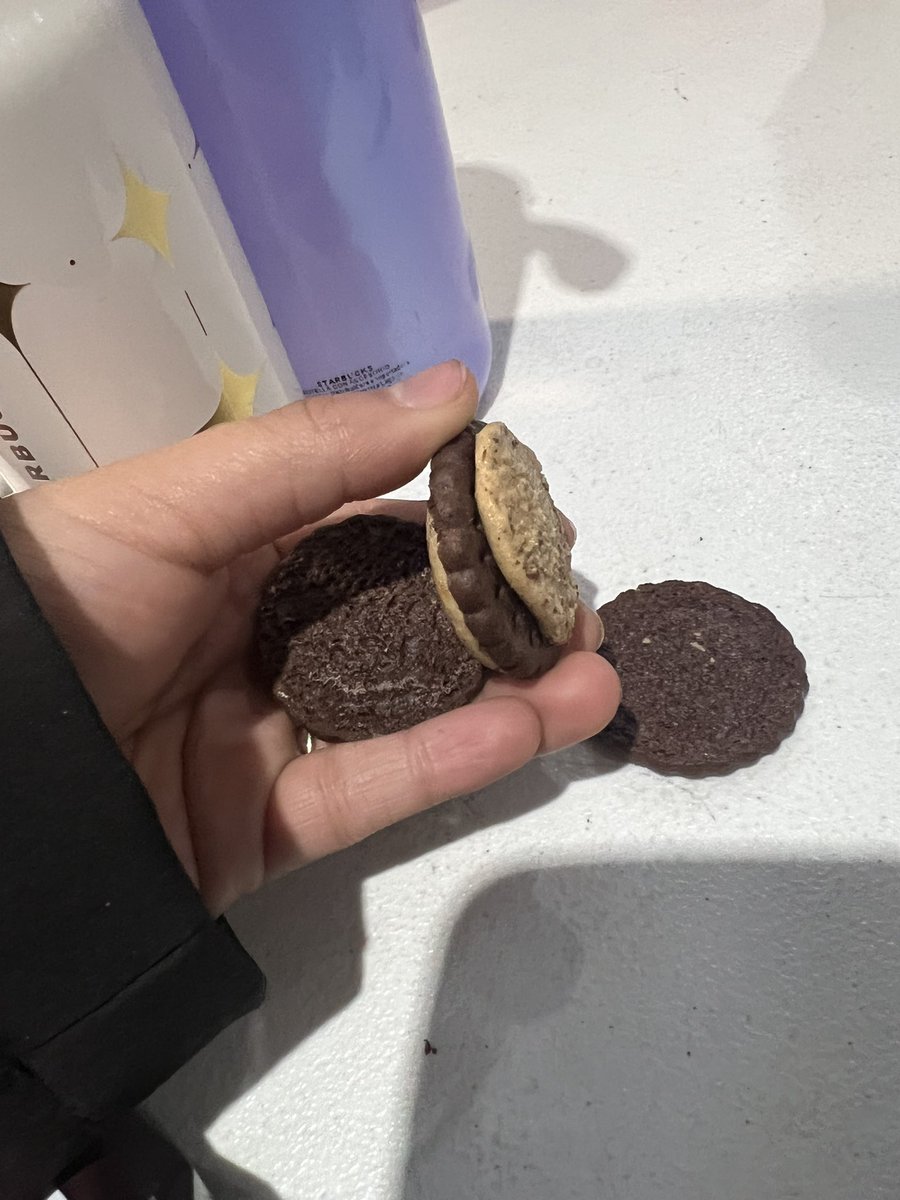 iQuePatetica's tweet photo. Oye @Marinelamx compré las nuevas #principereeses y me hace falta una parte de la galletaaaaaa 😭😭😭😭 https://t.co/GsGayo4gwQ