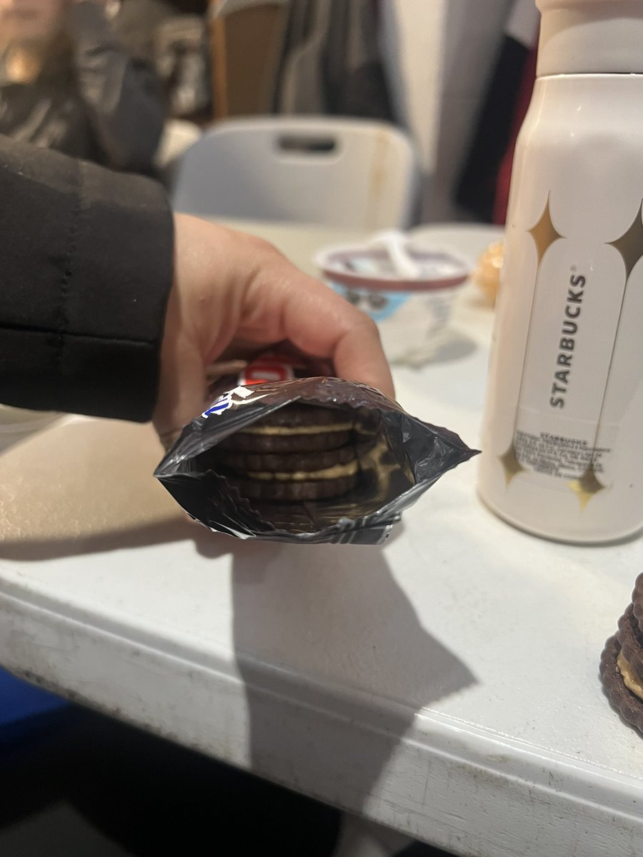 iQuePatetica's tweet photo. Oye @Marinelamx compré las nuevas #principereeses y me hace falta una parte de la galletaaaaaa 😭😭😭😭 https://t.co/GsGayo4gwQ