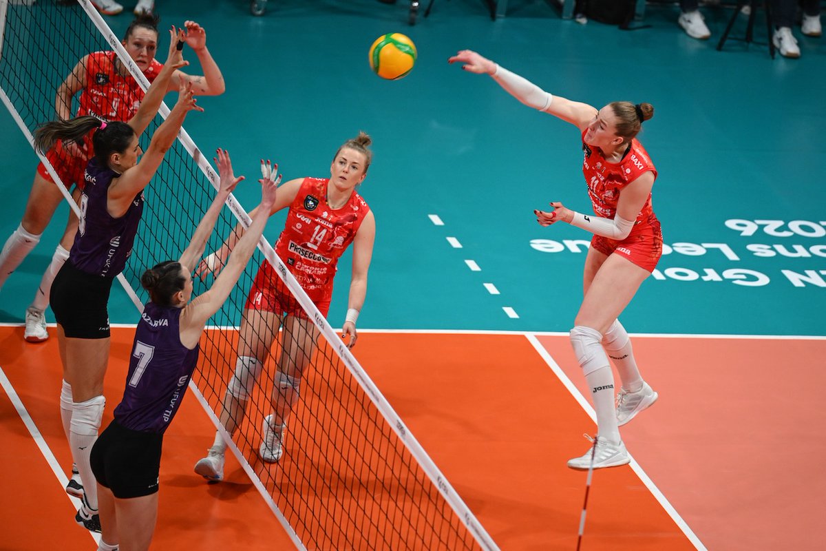 Politikam10's tweet image. Ankara'da Dev Kapışma! Zeren Spor, Dünya Devi Conegliano'ya 3-0 Mağlup Oldu!

politikam.com/zeren-spor-con…
.
.
.
#CEVŞampiyonlarLigi #ZerenSpor #Imoco #Conegliano #Voleybol