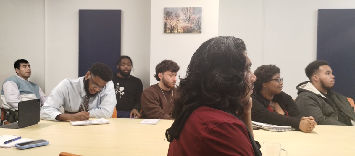 hopeworkscamden's tweet photo. Esports = careers, not just competition 🎮

Camden County College’s program blends academics + production, preparing students for dynamic careers.

Hopeworks young adults are exploring the paths powering the industry.

More via @NJEA: https://t.co/cwG6jTZSz3💡 https://t.co/6PIhhPoL1L