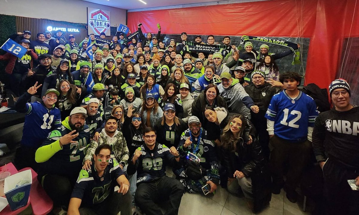 Seahawksmty12's tweet photo. Monterrey es territorio Seahawk 💚💙
Somos campeones de la NFC y vamos al Super Bowl 🏆
Los 12s rugieron en La Fortaleza y la historia se escribió.
¡GO HAWKS!
#Seahawks #NFL #NFCChampions #GoHawks #12s #WeAre12 #Monterrey https://t.co/rUj3HtRqYG