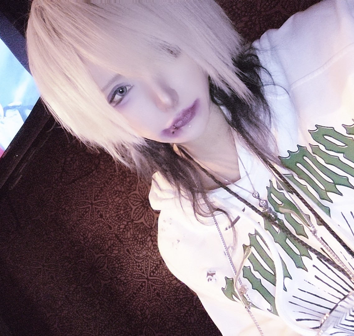 楪まな。 tweet media