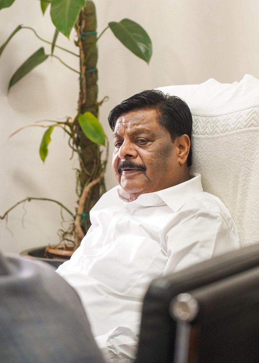 CMahadevappa's tweet image. ಇಂದು ವಿಧಾನಸೌಧದ ನನ್ನ ಕಚೇರಿಯಲ್ಲಿ ನಮ್ಮ ಇಲಾಖೆಯ ಅಧಿಕಾರಿಗಳೊಂದಿಗೆ ಜರುಗಿದ ಬಜೆಟ್ ಪೂರ್ವಸಿದ್ಧತಾ ಸಭೆಯಲ್ಲಿ ಭಾಗವಹಿಸಿ, ಬಜೆಟ್ ಗೆ ಪೂರಕವಾಗಿರುವ ಇಲಾಖೆಯ ಅಗತ್ಯಗಳ ಕುರಿತು ಚರ್ಚಿಸಿದೆನು

#BudgetMeeting