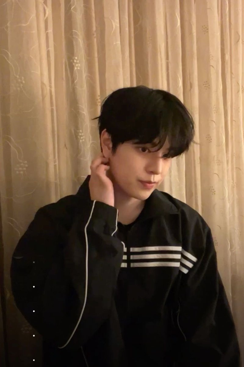 skrrrrrel0914's tweet image. #첼쳌
체육과랑 디자인과랑 사귀면 진짜 피곤할듯
6시반에 일어나는 사람과 6시반에 자는 사람

으음..벌써 나가게?           응 넌 지금 자는거야?