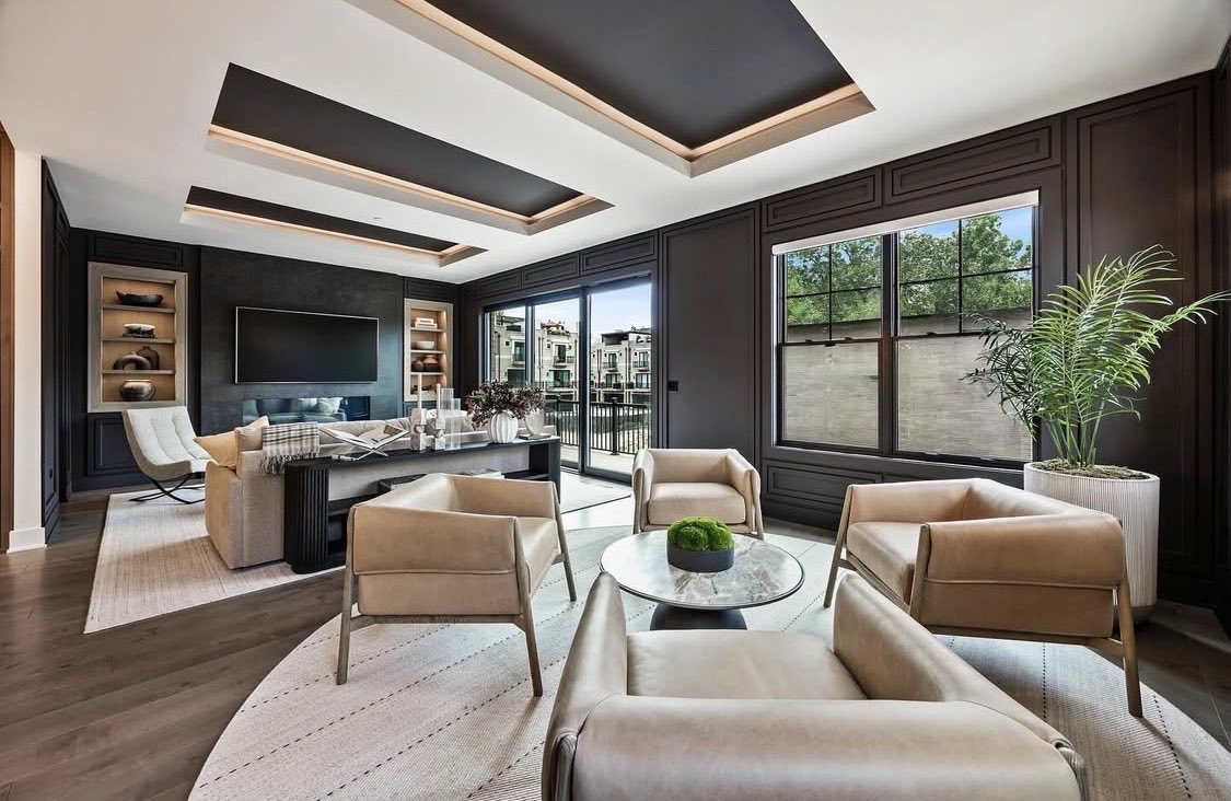 DJKCustomHomes's tweet image. A refined balance of form and function—where bold design details, natural textures, and curated lighting transform each room into an experience.
•
•
Build/design: @DJKCustomHomes 

#dreamhome #decor #LivingRoom #luxury #elevated