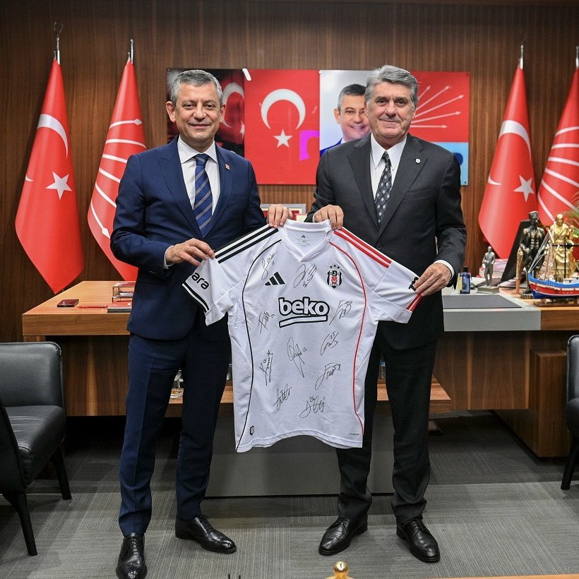 AjansHaber_1903's tweet photo. Serdal Adalı, CHP Genel Başkanı Özgür Özel'i ziyaret etti. https://t.co/GQW6dqF9Pl