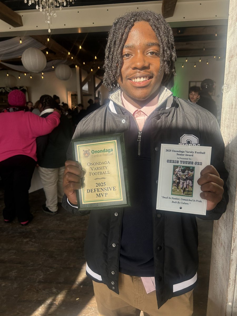 ChrisSports01's tweet photo. 2025 Defensive Player Of The Year https://t.co/QmZgW7NdTD