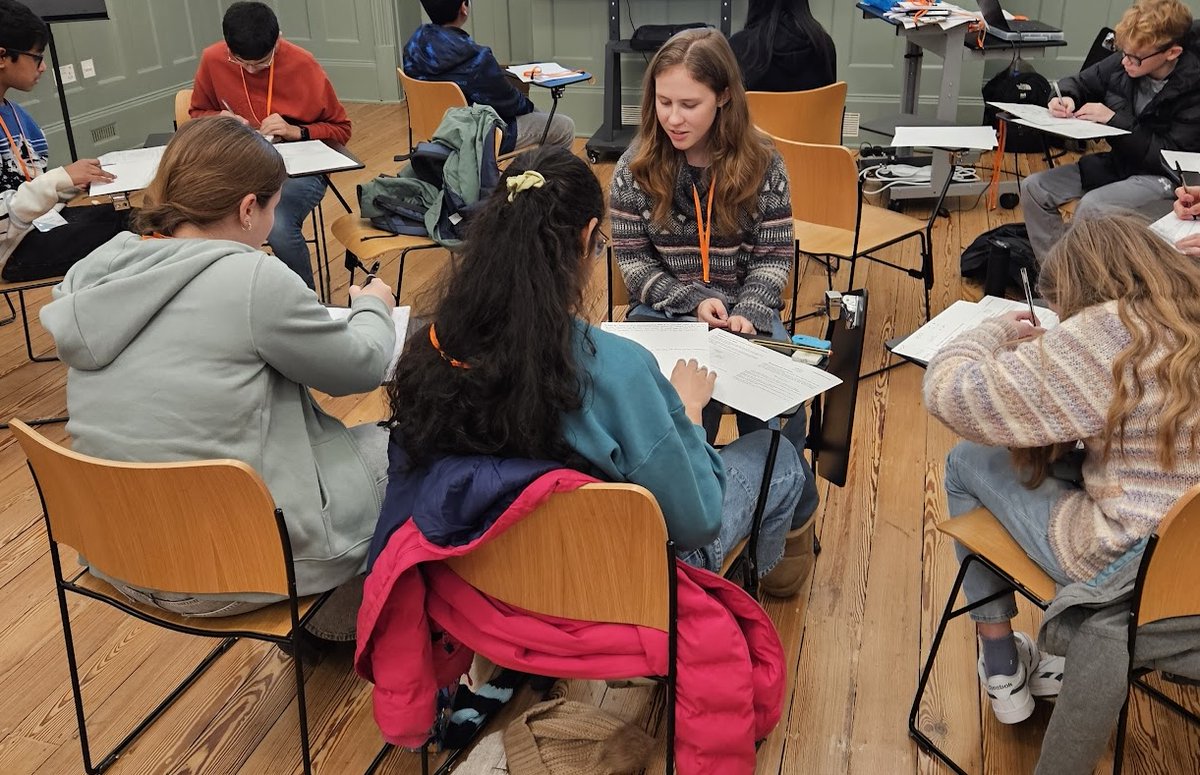 WSPcio's tweet photo. We've expanded in Cambridge! This weekend saw our second Circle at @pembroke1347.

The first session was on the two-player game Nim - students go from playing against each other to working together on solving problems of strategy and more. https://t.co/dydW5VZjns