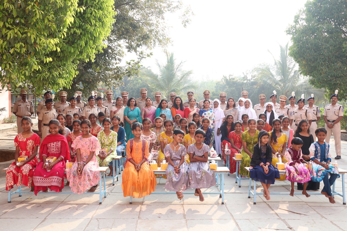 On eve of Republic Day-2026, 99 RAF officers, personnel, &amp; families visited Maria Rani Home for girls, orphanage for girls. Sh. Vijay Kumar Verma, Comdt explained the significance of Republic Day and emphasised on education. Assured all possible support &amp; sweets distributed.
