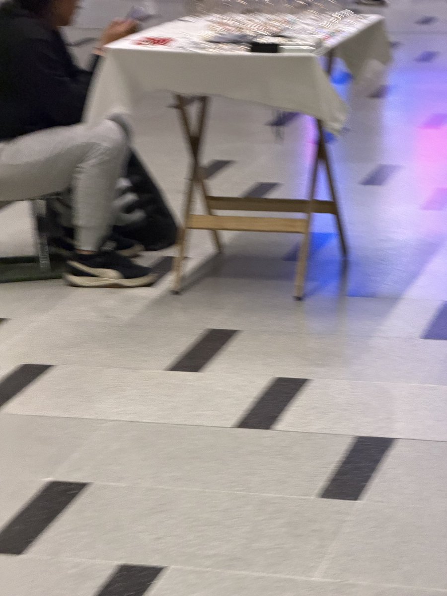 Rau10's tweet photo. @metrodesantiago @MTTChile @JuanCaMunozA @EFENos_ @VisaCL @MastercardCL Pónganse serios y eviten comercio ambulante desatado. Miren anden línea 3 dirección la reina. Tanto show con seudo medidas de seguridad solo para la tele por que en el día a día no pasa nada !! Cero mediar de control !! https://t.co/9mRkaEqkhP