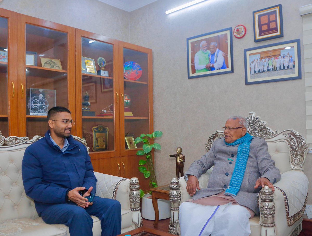 आज दिल्ली में केंद्रीय सूक्ष्म, लघु एवं मध्यम उद्यम मंत्री एवं मेरे लिए पितातुल्य श्री <a href="/jitanrmanjhi/">Jitan Ram Manjhi</a>  जी से उनके आवास पर शिष्टाचार मुलाकात की।