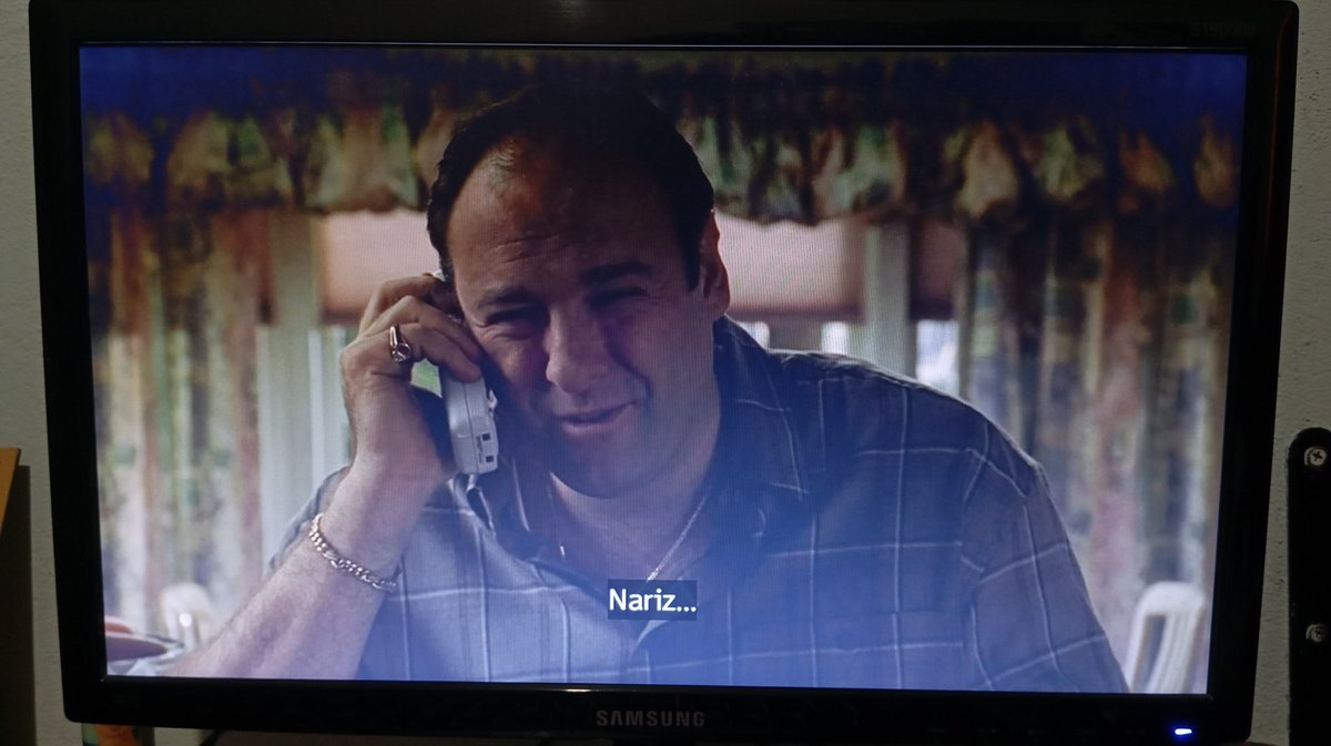 IkariBonaerense's tweet photo. Los subtitulos de HBO parecen hechos por IA: traducen "I don't know" por "no sé" y a su vez traduce nuevamente la palabra "nose" y queda en "Nariz". Pueden hacer algo bien una vez en la vida idiotas? @StreamMaxLA https://t.co/XrrHeJA4TG