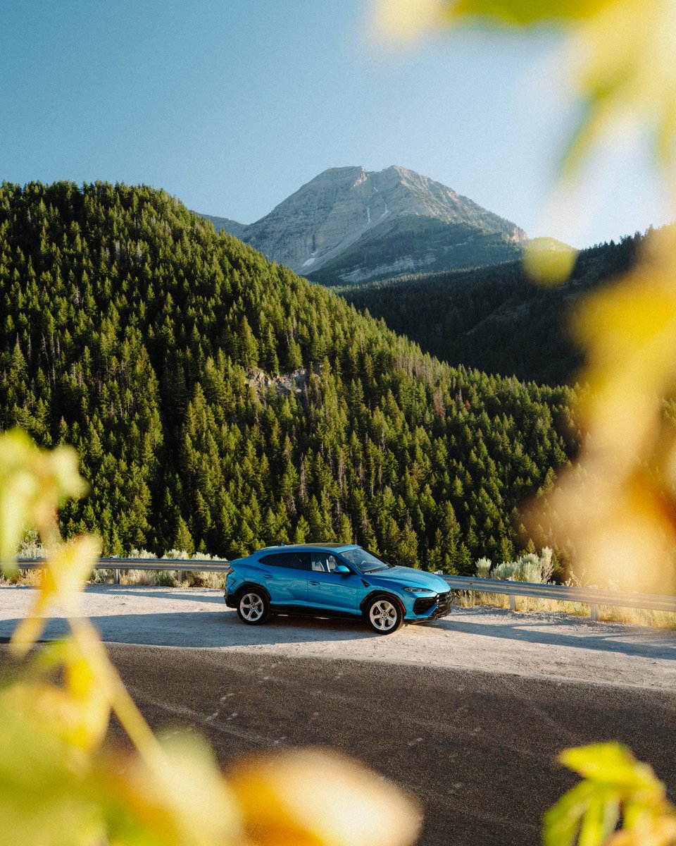 Lamborghini Urus SE redefines versatility, combining performance with unique comfort.