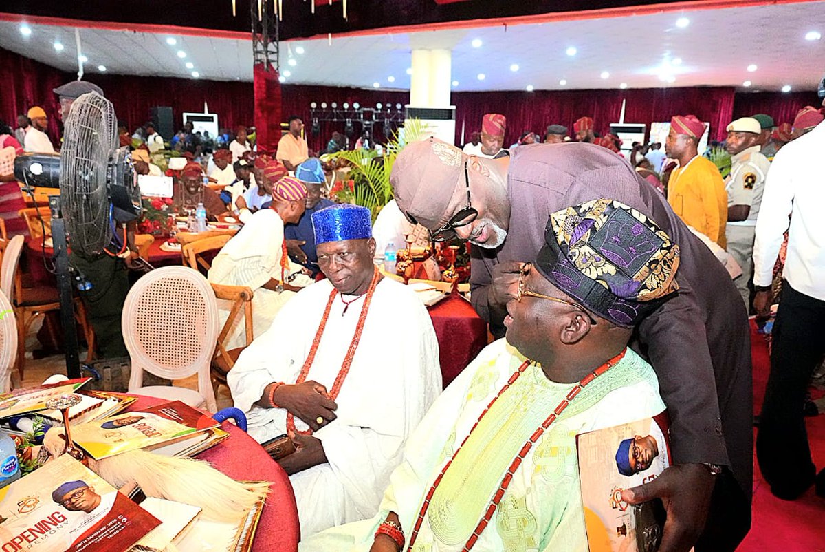 AdedejiOdidiOmo's tweet photo. I had the honor of a lifetime yesterday and I am still basking in the euphoria of attending the opening ceremony of Oyo State's 50th Anniversary Celebrations. As a proud son of Oyo State, this moment is truly unforgettable. https://t.co/dGencn7K7p