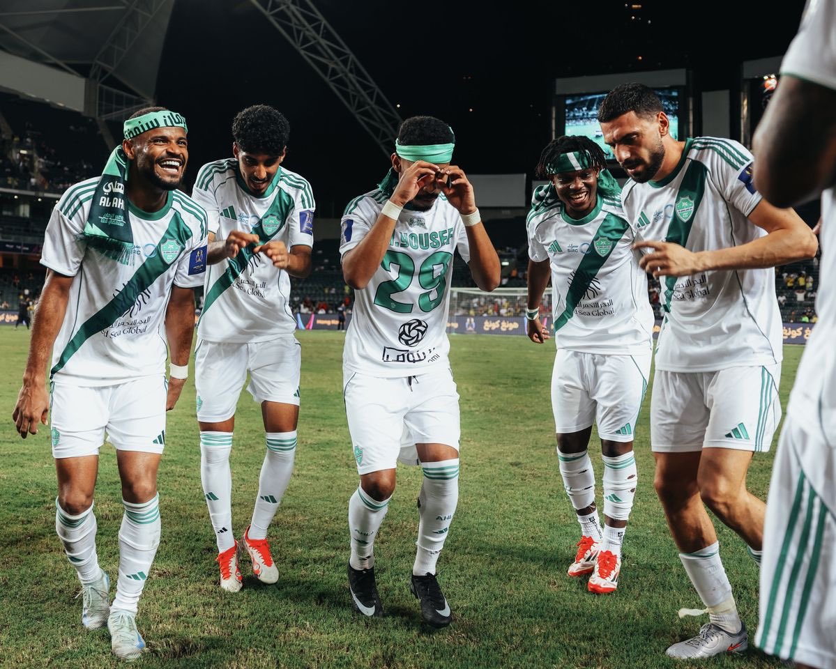 afckni's tweet photo. Forever ,we’ll be together 💚

#Ahliday https://t.co/8n7BONVSEV