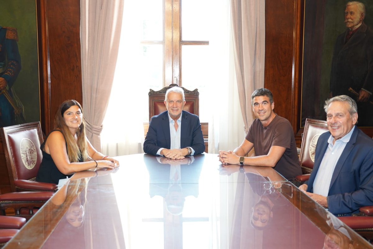 Turcolibia's tweet image. #Dato: @Julio_Alak dispuso el pago de un aumento del 10% a los empleados municipales de #LaPlata. Se pagará el próximo viernes 30 de Enero del 2026