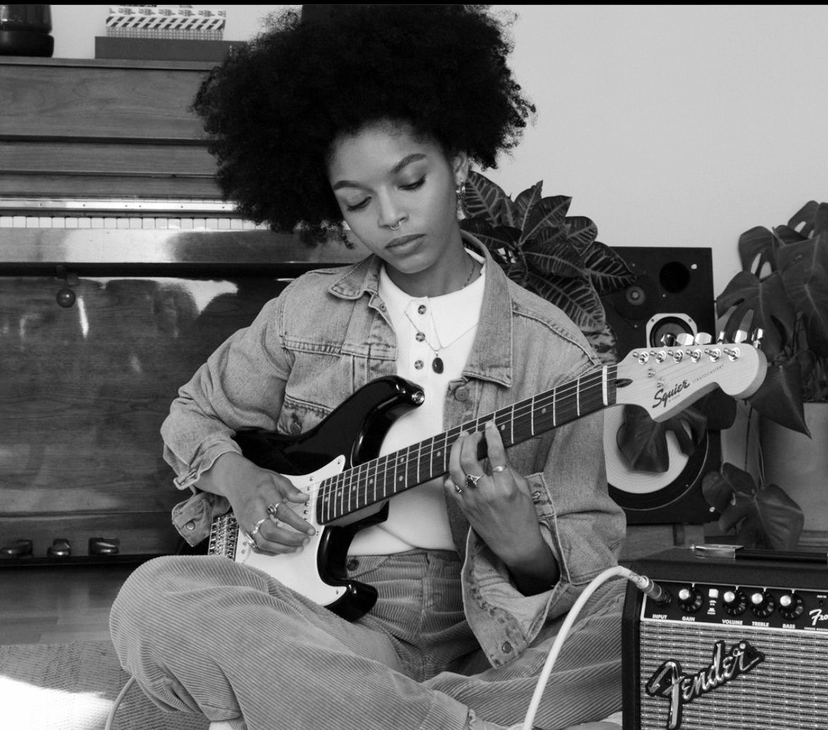 She keeps me up! — #thaluke au :
thalia grace e luke castellan se odeiam e esse é um dos maiores mistérios da indústria, mas quando uma after party e alguns shots entram na equação, só há uma saída: fingir um namoro falso até a poeira baixar, mas será mesmo que existe algo além +