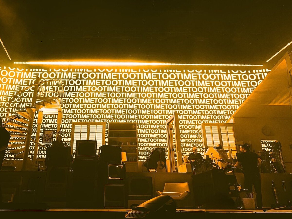 the1975_picture's tweet photo. https://t.co/qTCg67mRhy