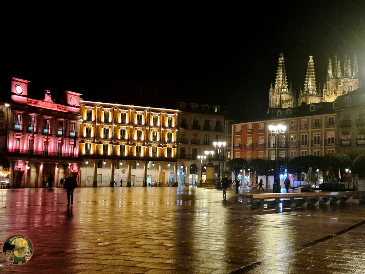 Plaza Mayor de #Burgos 
Por Ciola Bart 
#Burgosenelmundo te muestra 
#Burgospordescubrir un #BurgosDestinodeEnsueño ven #BurgosTeEspera
