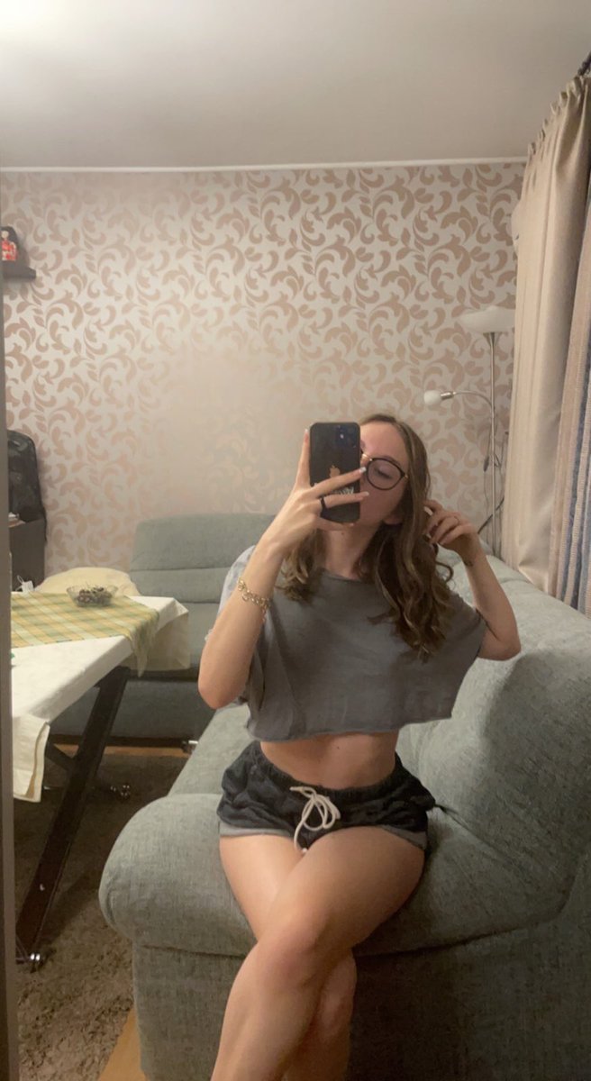 DaisyRo00548491's tweet photo. Anyone up for some fun let’s do it cause I’m horny now don’t ask me what kinda fun you already know 😁 lol #nsfwtwtً  #fypシ゚ https://t.co/wUQfeyCO5d