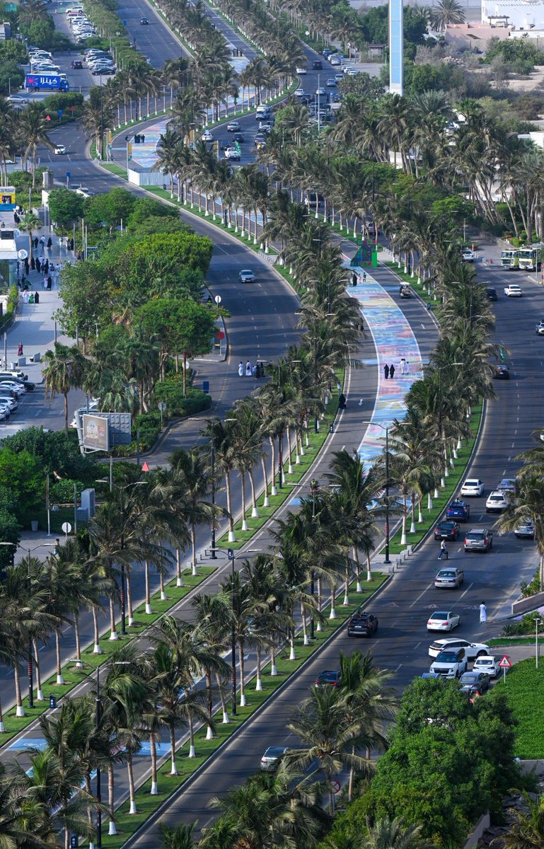 aalshaya's tweet photo. @AlshalfanS الحل استبدال الاشارات بالدوارات
والشارع يتحول كله مطبات مع سرعة قصوى ٦٠كم/سا
وتوسعة الجزيرة لتصبح ممشى ومسار للدراجات الهوائية نفس كورنيش جدة https://t.co/Dp6wvZZNod