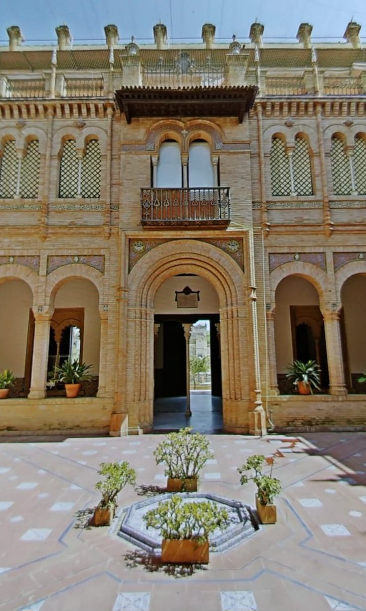 Detalle del patio interior del Museo de Artes y Costumbres Populares de Sevilla, que es la visita recomendada hoy, por ser el día del conservador-restaurador, importante labor para dicho espacio. (Google Arts&amp;Culture, 2026).
#Sevilla
#MartesMonumentales