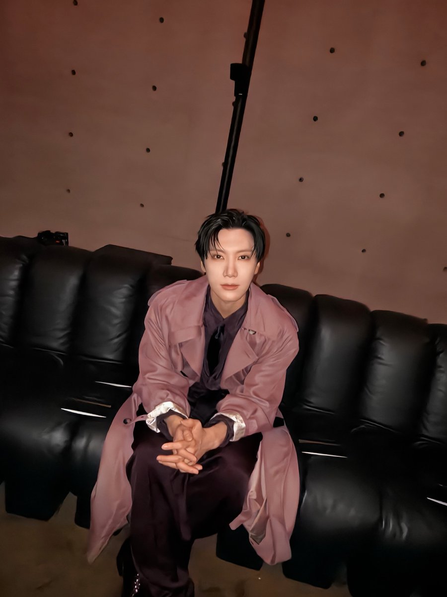 TEN_TH's tweet image. ten with @YSL 

TENLEE WITH YSL MENs WINTER26
#SaintLaurentxTEN