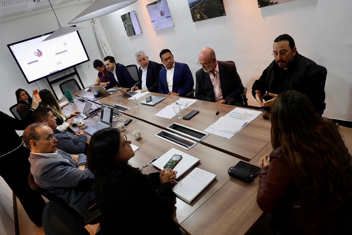 Con el liderazgo del Pdte <a href="/petrogustavo/">Gustavo Petro</a> y la ministra <a href="/maferojas/">Mafe Rojas</a> el Gobierno avanza en una agenda de movilidad férrea que busca mejorar la conectividad regional, dinamizar las economías locales, promover una logística más eficiente y recuperar el papel estratégico del ferrocarril