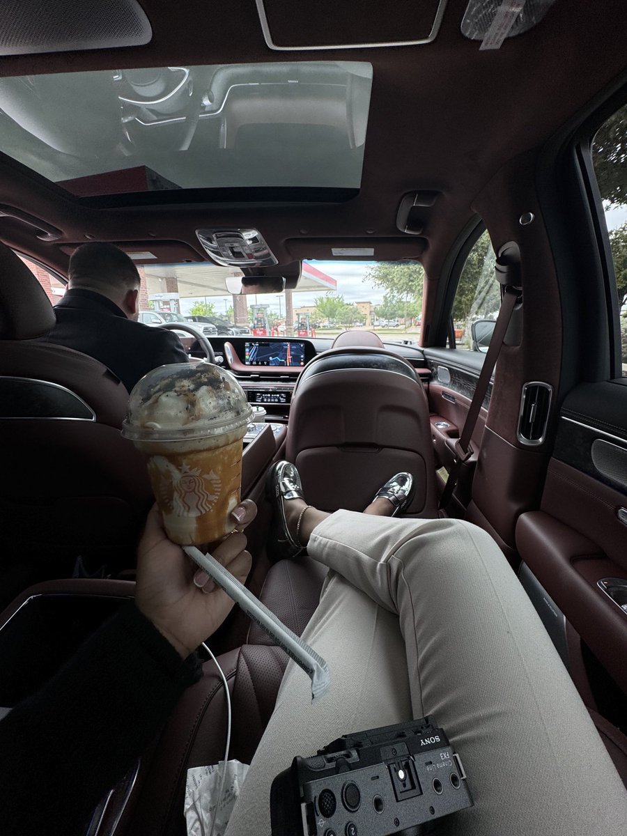 Kelly Ohgee tweet media