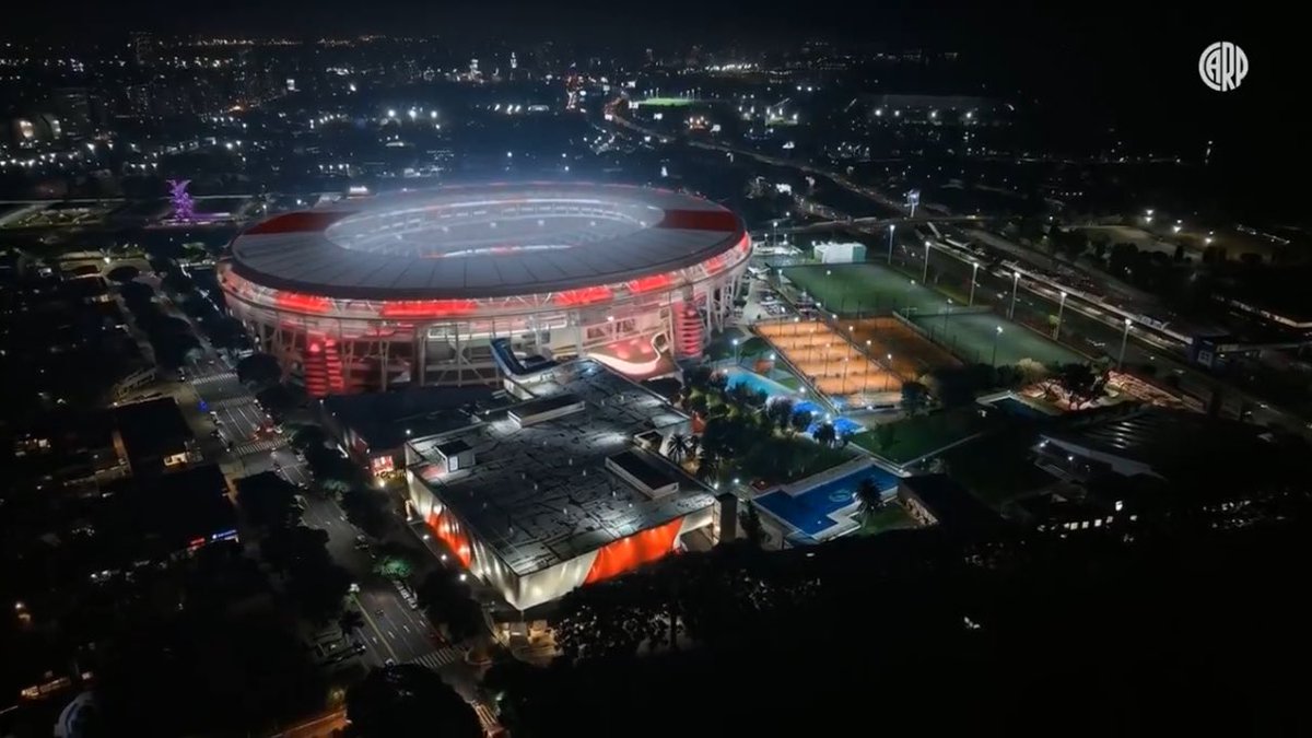 juanitalusins's tweet image. #River anunció el #techado del #Monumental 🏟️

🔴⚪️ Nueva bandeja con 16.000 lugares nuevos. Las butacas serán rojas y blancas. 
👀 Capacidad para más de 101 mil espectadores. 
✅ La totalidad de las tribunas estará techada. 
🚧 El inicio de obra será la primera semana de abril.