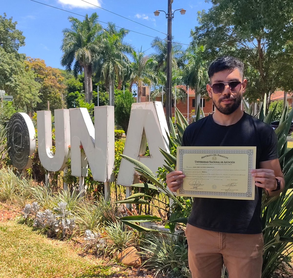 Ser el primero en tener un título universitario en mi familia fue caminar sin mapa. Fue avanzar con miedo y esperanza al mismo tiempo, cargar sueños propios y ajenos, y convertir el esfuerzo en legado.