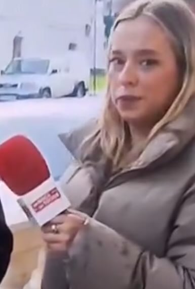 ignmun's tweet image. El fotograma exacto en que la reportera se da cuenta de que ella cobra menos