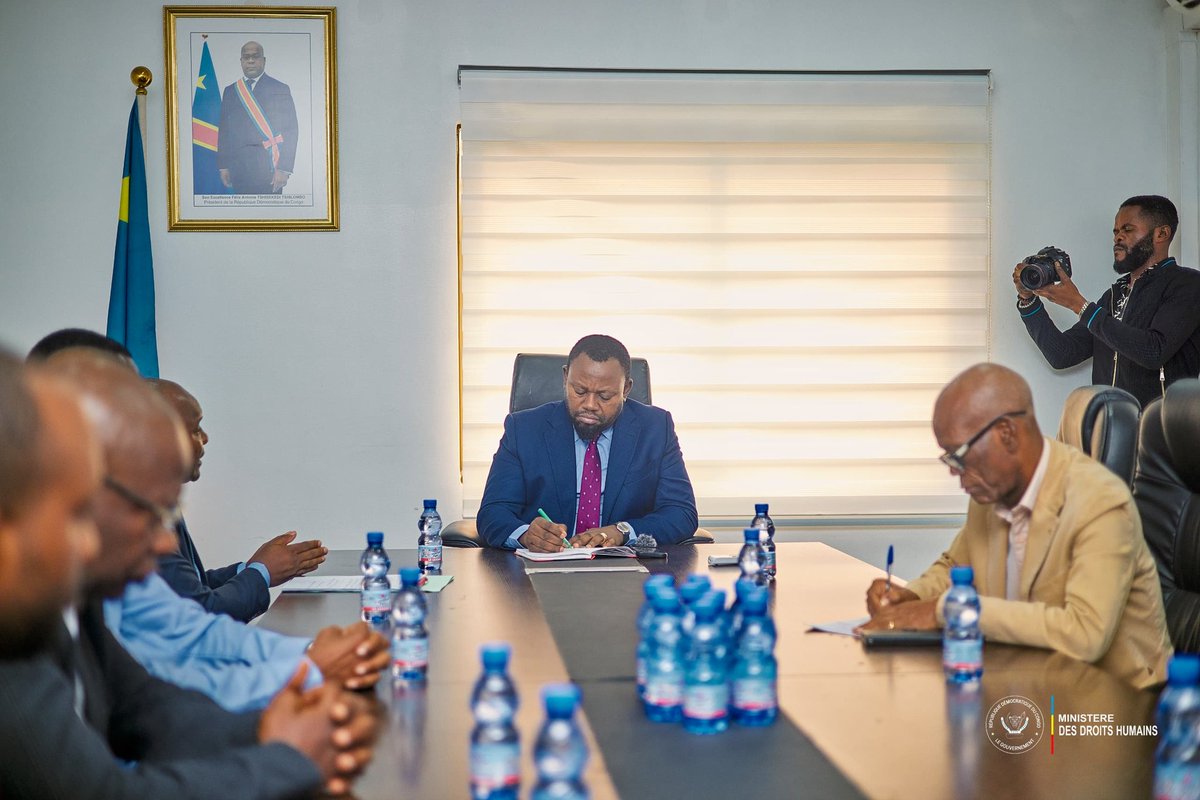 5Jeromemokristo's tweet photo. #DROITS_HUMAINS
Les consultations de médiation initiées par le Ministre des Droits Humains, Me Samuel MBEMBA KABUYA, continuent de mobiliser les requérants soucieux de voir leurs droits fondamentaux être respectés. @SamuelMbemba4
_______ https://t.co/kHbF2tPytA