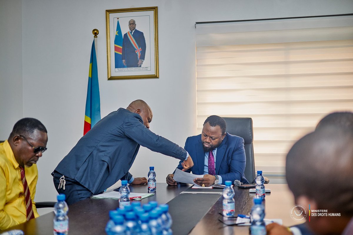 5Jeromemokristo's tweet photo. #DROITS_HUMAINS
Les consultations de médiation initiées par le Ministre des Droits Humains, Me Samuel MBEMBA KABUYA, continuent de mobiliser les requérants soucieux de voir leurs droits fondamentaux être respectés. @SamuelMbemba4
_______ https://t.co/kHbF2tPytA