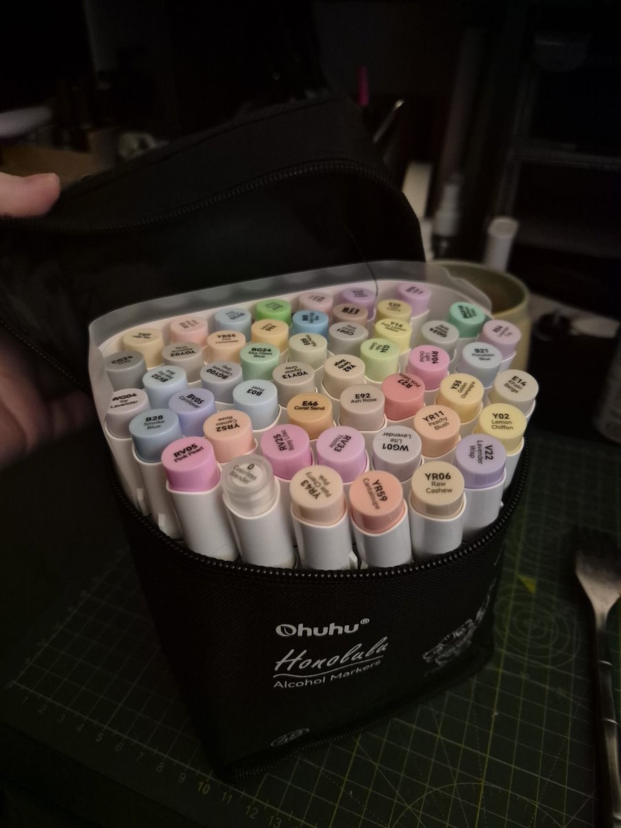 RunDante_'s tweet photo. My gouache got moldy (didnt even realise THAT was a thing) cause I didnt use it for a bit and it made me sad that I didnt have any ways to add colour to irl stuff

So I got alcohol markers!!!! 

(If these somehow get moldy I will fight someone) https://t.co/kTj1vbBNct