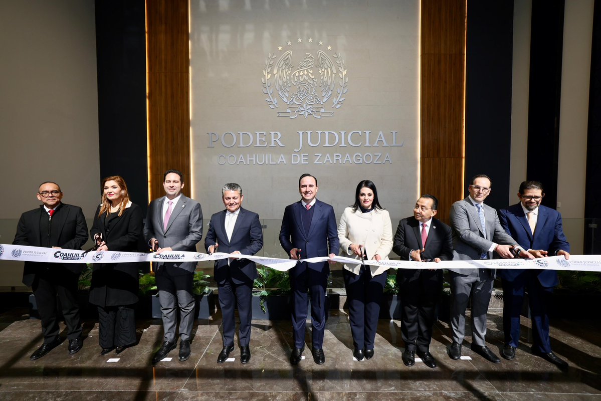manolojim's tweet image. Con gusto acompañamos a nuestro amigo el Magistrado Presidente @MiguelMery, en el Informe Anual de Actividades del @PJCoah. Donde además inauguramos la nueva Ciudad Judicial, que será un espacio para atender mejor a la ciudadanía. (1/3)